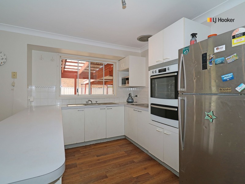 16 Jeeba Place, Glenfield Park NSW 2650