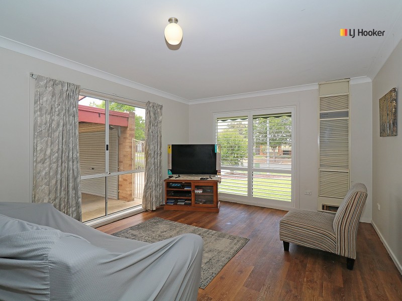 16 Jeeba Place, Glenfield Park NSW 2650