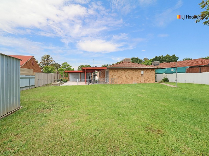 16 Jeeba Place, Glenfield Park NSW 2650