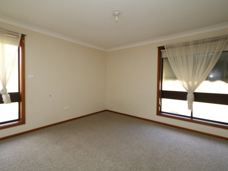 2/2 Bavaria Street, Tolland NSW 2650