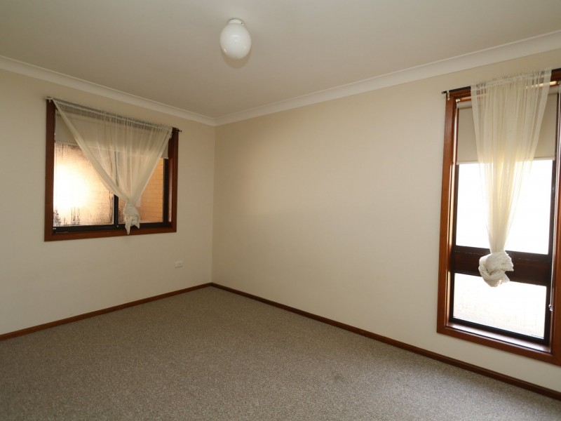 2/2 Bavaria Street, Tolland NSW 2650