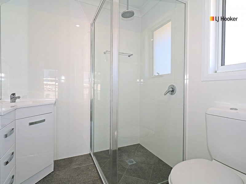 6 Fenner Drive, Lloyd NSW 2650