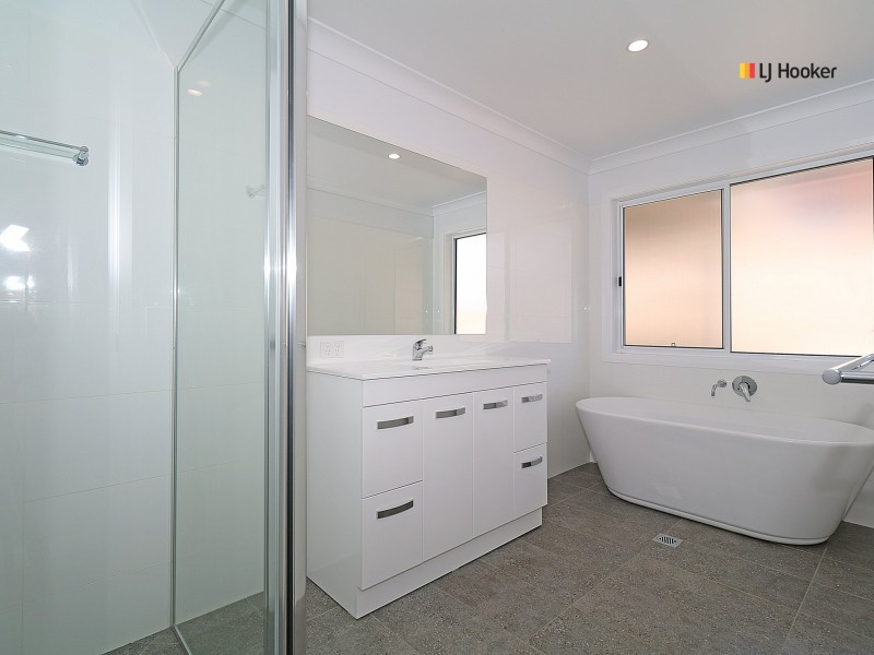 6 Fenner Drive, Lloyd NSW 2650