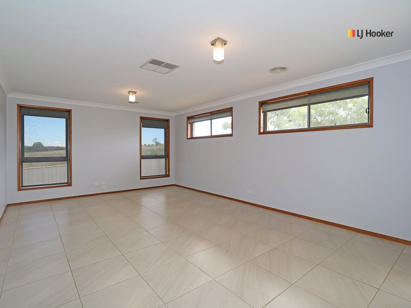 20 Maitland Drive, Estella NSW 2650