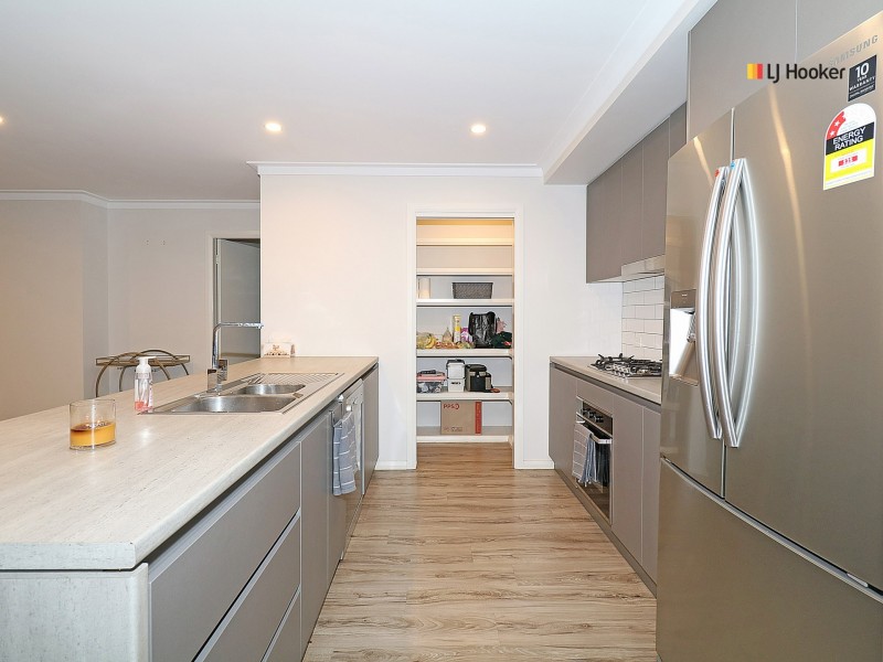 31 Strickland Drive, Boorooma NSW 2650