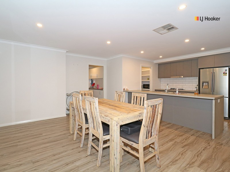 31 Strickland Drive, Boorooma NSW 2650