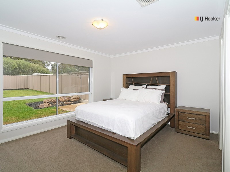31 Strickland Drive, Boorooma NSW 2650