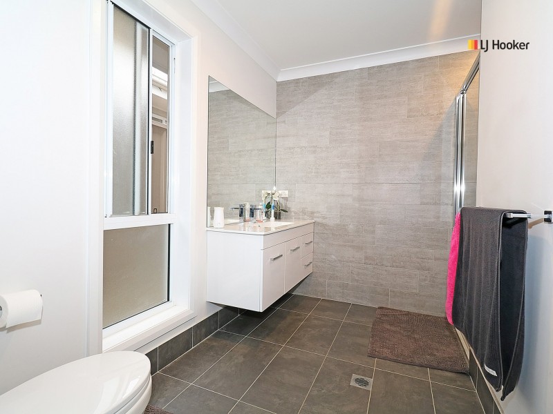 31 Strickland Drive, Boorooma NSW 2650