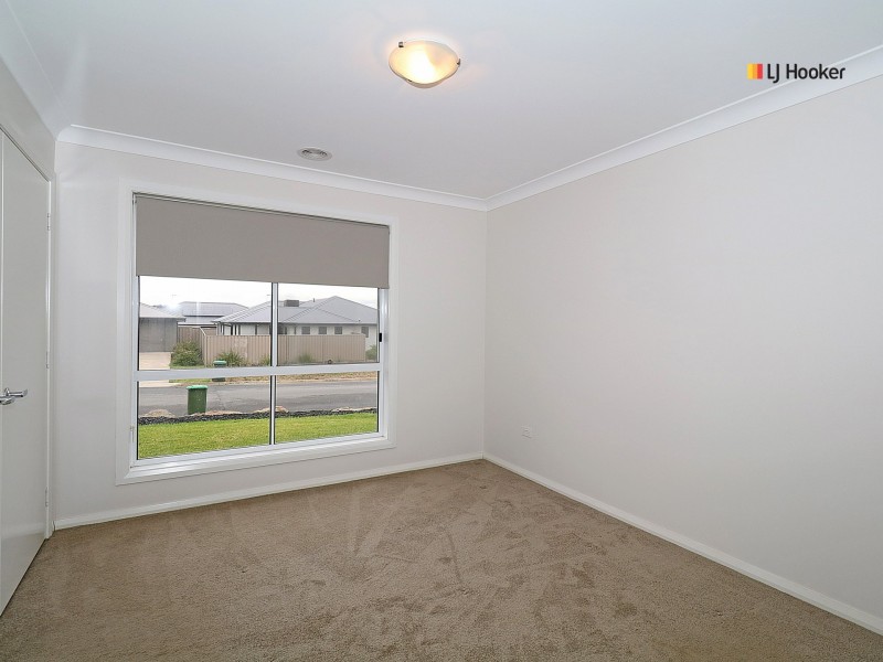 31 Strickland Drive, Boorooma NSW 2650