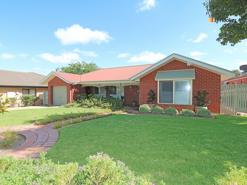3 Hargrave Avenue, Lloyd NSW 2650