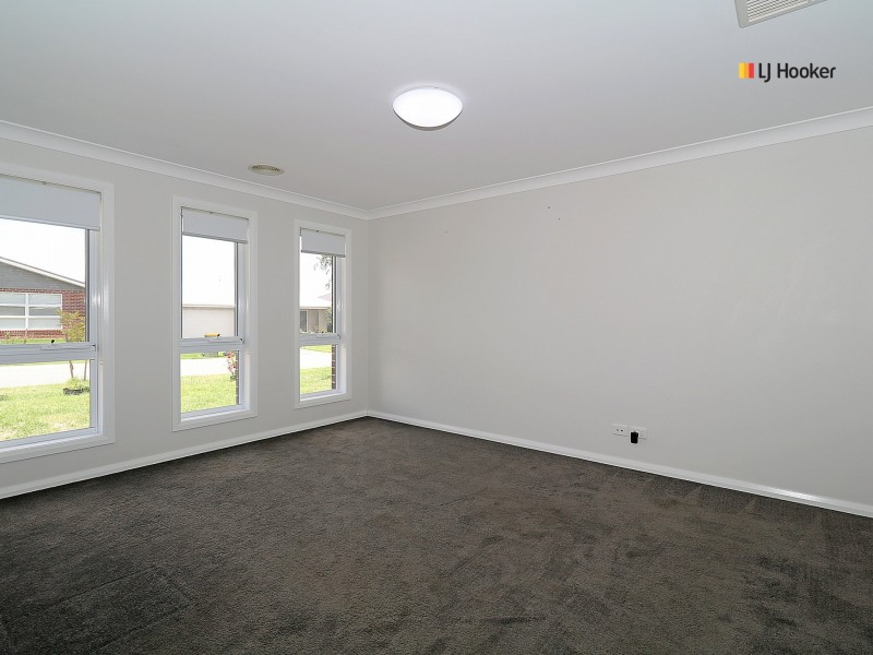 7 Cunjegong Loop, Gobbagombalin NSW 2650
