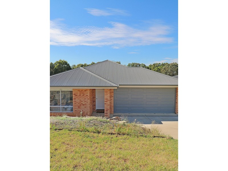 17 Sunvale Crescent, Estella NSW 2650