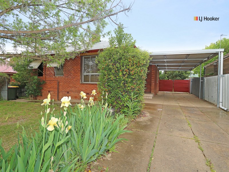 33 Bolger Avenue, Mount Austin NSW 2650