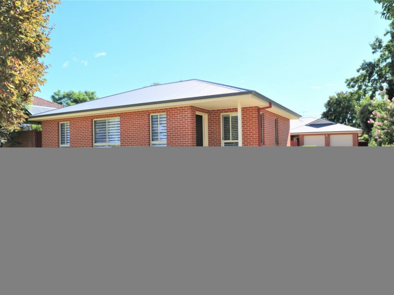 1/5 Cochrane Street, Kooringal NSW 2650