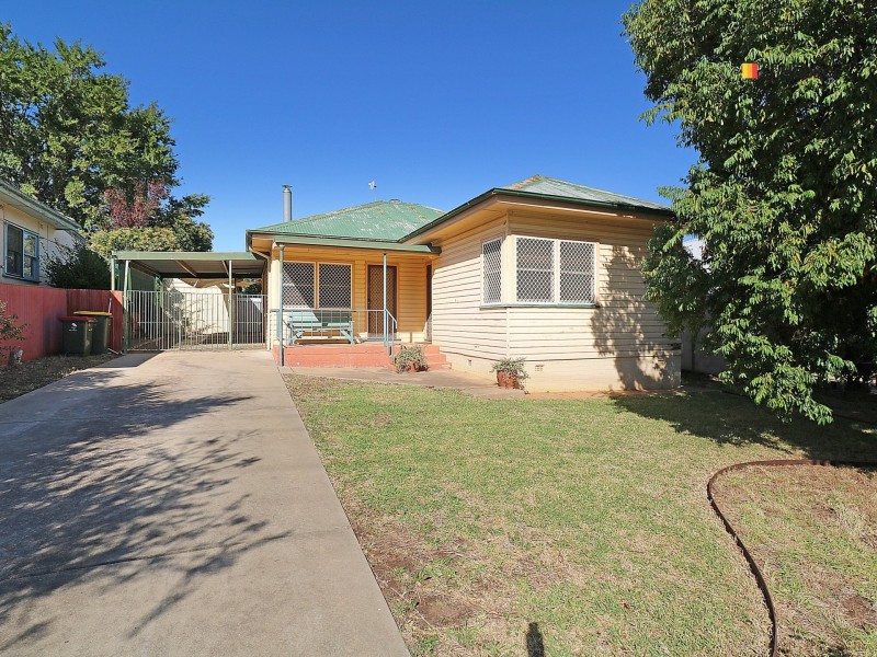 136 Fernleigh Road, Mount Austin NSW 2650