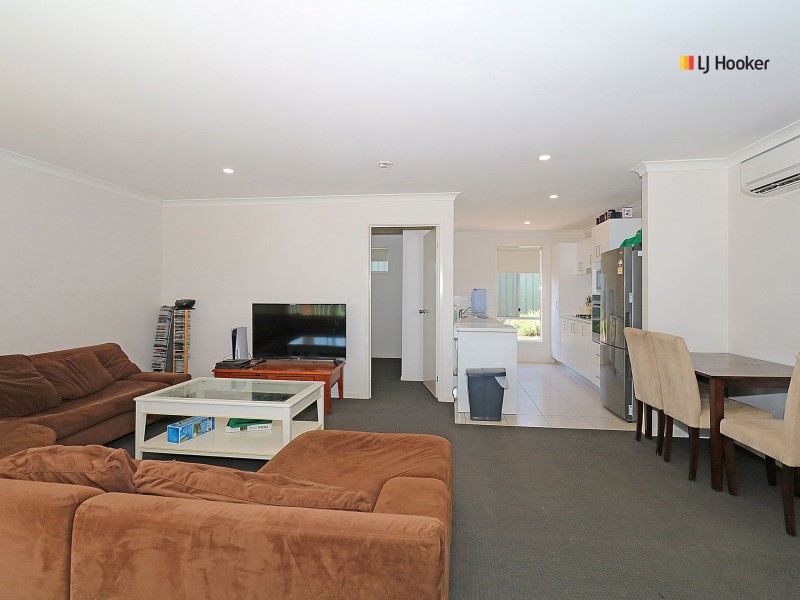 8 Paperbark Drive, Forest Hill NSW 2651