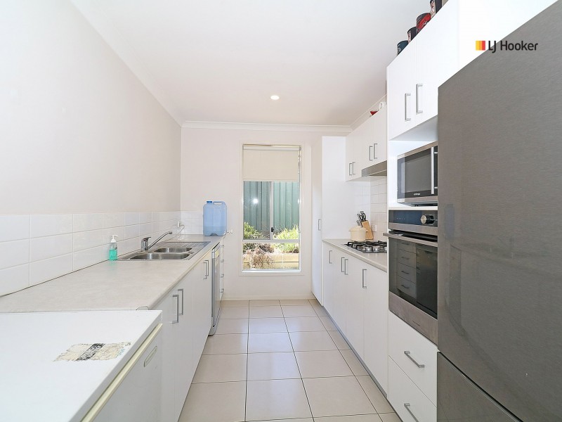 8 Paperbark Drive, Forest Hill NSW 2651