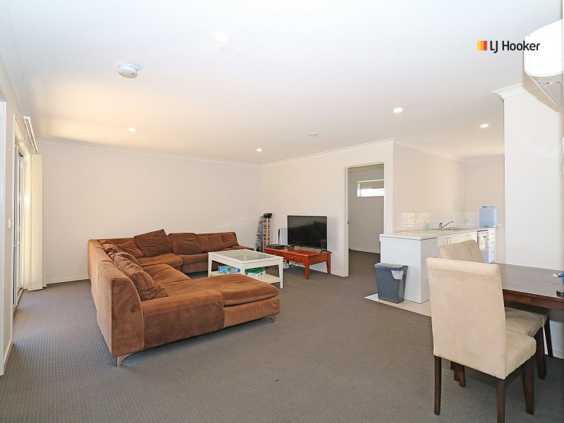 8 Paperbark Drive, Forest Hill NSW 2651