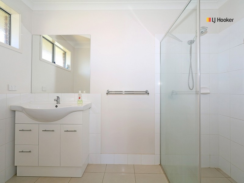 8 Paperbark Drive, Forest Hill NSW 2651