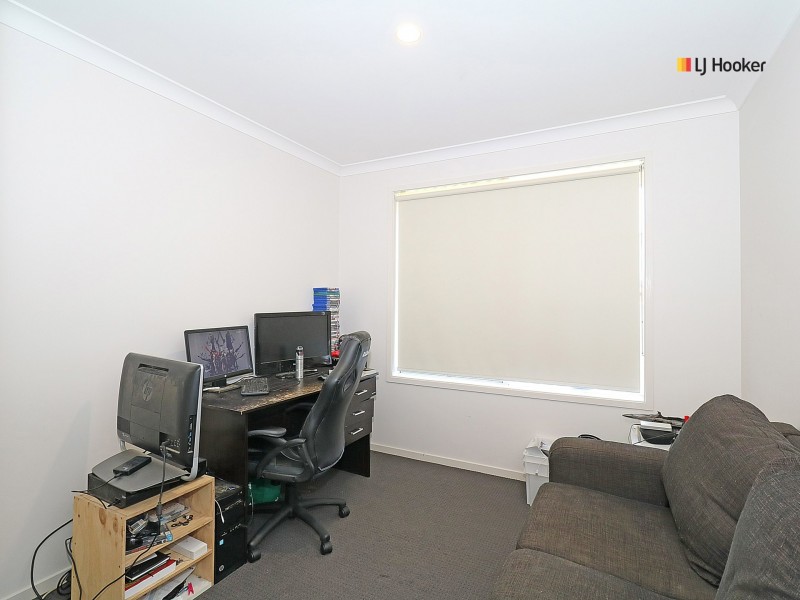 8 Paperbark Drive, Forest Hill NSW 2651