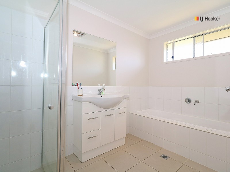 8 Paperbark Drive, Forest Hill NSW 2651