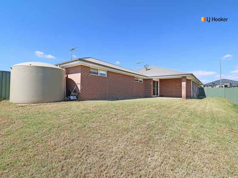 8 Paperbark Drive, Forest Hill NSW 2651