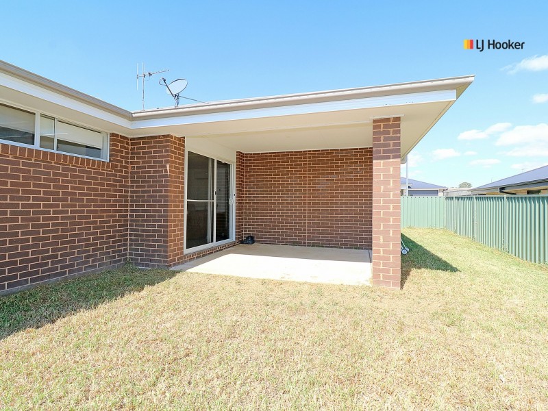 8 Paperbark Drive, Forest Hill NSW 2651