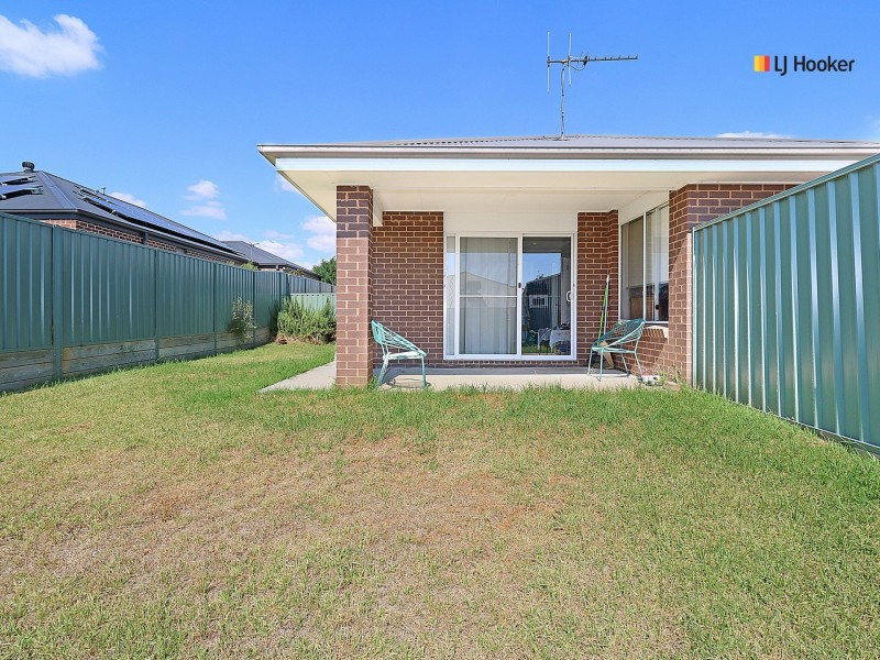 8 Paperbark Drive, Forest Hill NSW 2651