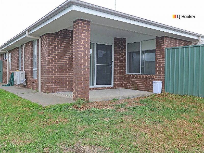 8 Paperbark Drive, Forest Hill NSW 2651