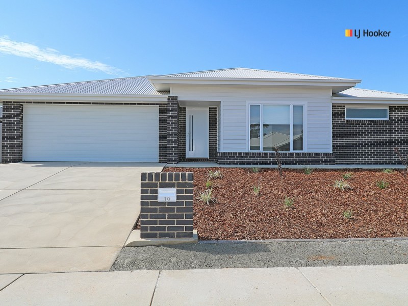 10 Dallas Avenue, Gobbagombalin NSW 2650