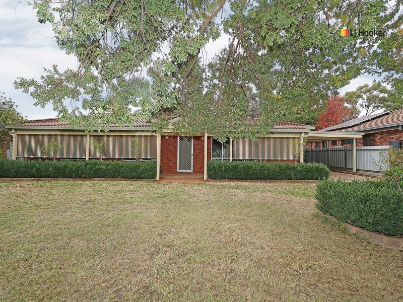 4 Jeeba Place, Glenfield Park NSW 2650