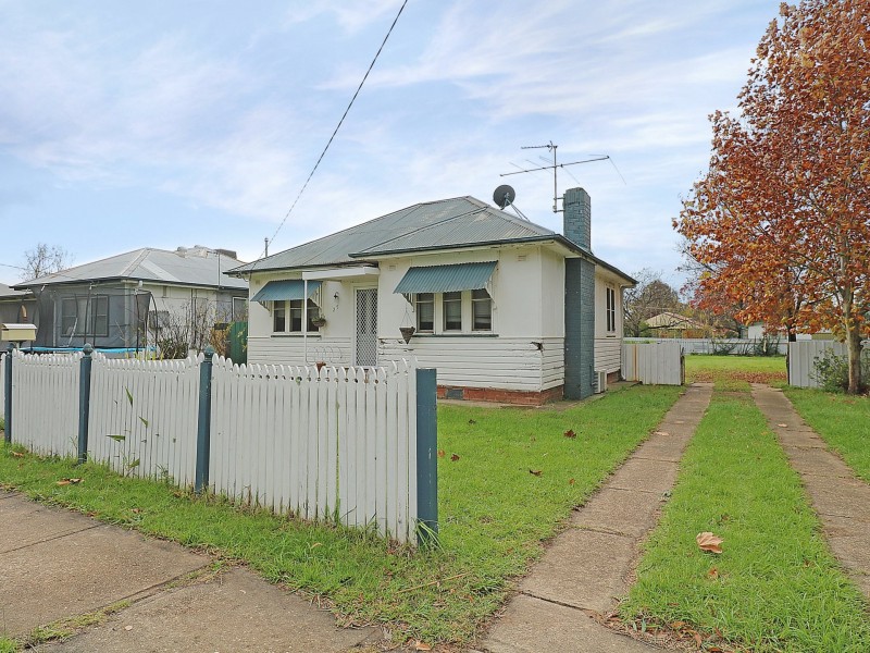 25 The Boulevarde, Kooringal NSW 2650