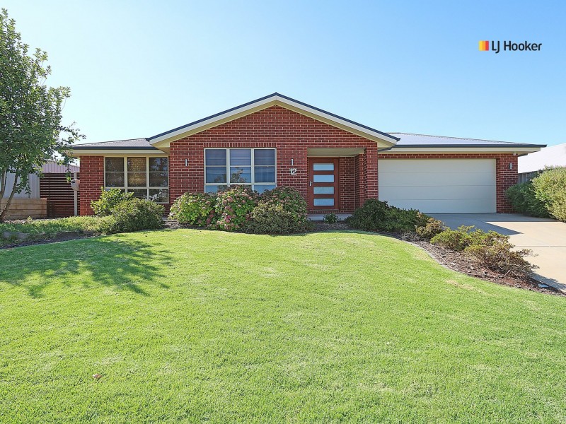 12 Tahara Cresent, Estella NSW 2650