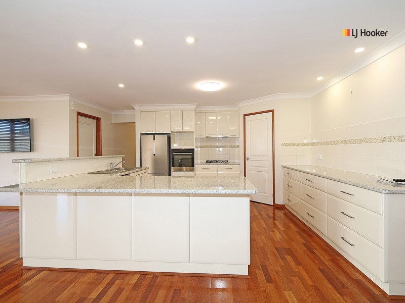 12 Tahara Cresent, Estella NSW 2650