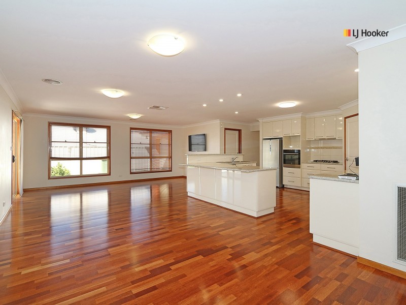 12 Tahara Cresent, Estella NSW 2650