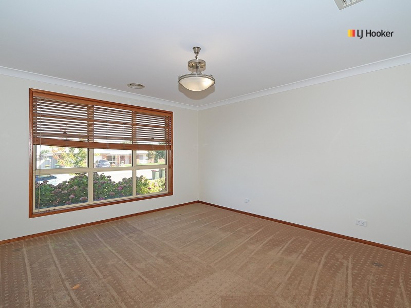 12 Tahara Cresent, Estella NSW 2650