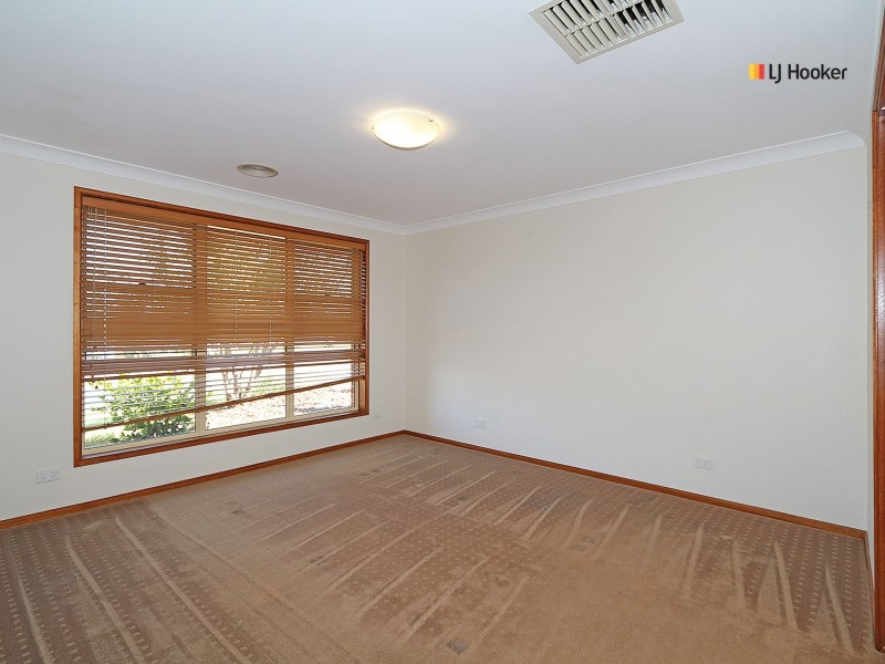 12 Tahara Cresent, Estella NSW 2650