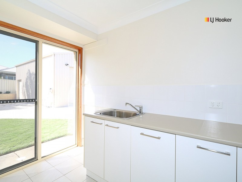 12 Tahara Cresent, Estella NSW 2650