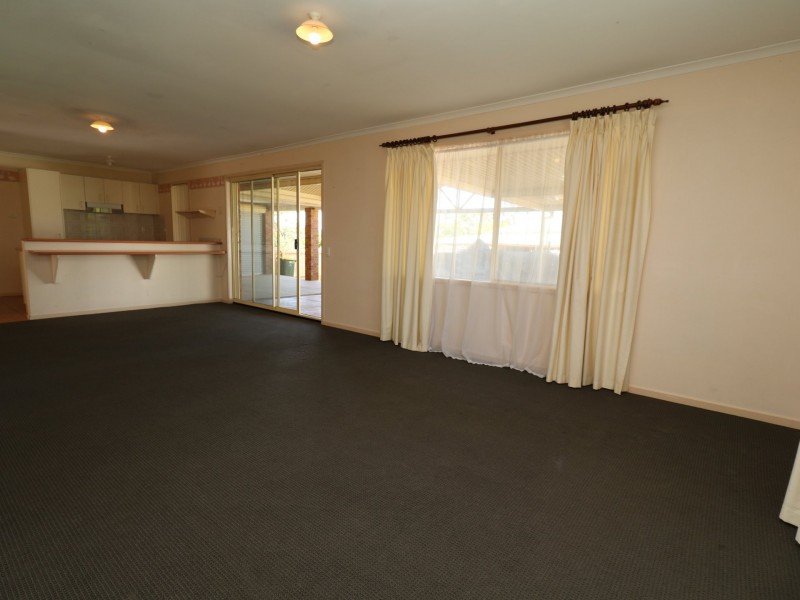 4 Mckeown Street, Estella NSW 2650