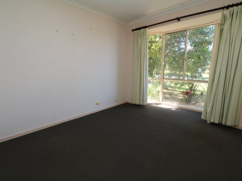 4 Mckeown Street, Estella NSW 2650