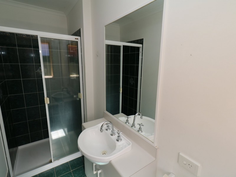 4 Mckeown Street, Estella NSW 2650