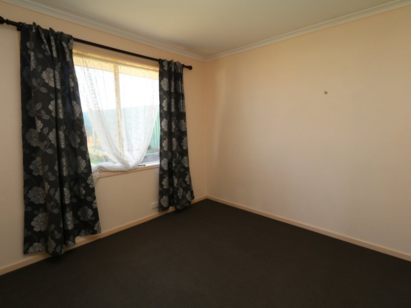 4 Mckeown Street, Estella NSW 2650
