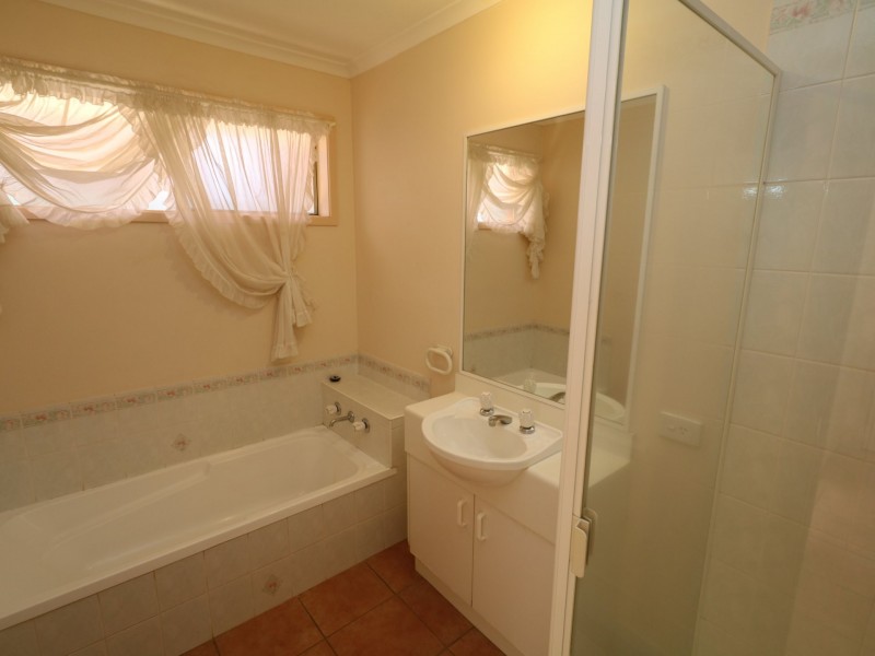4 Mckeown Street, Estella NSW 2650