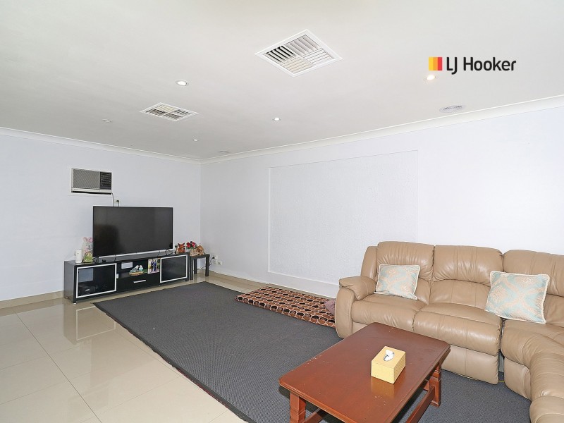 12 Kobi Place, Glenfield Park NSW 2650