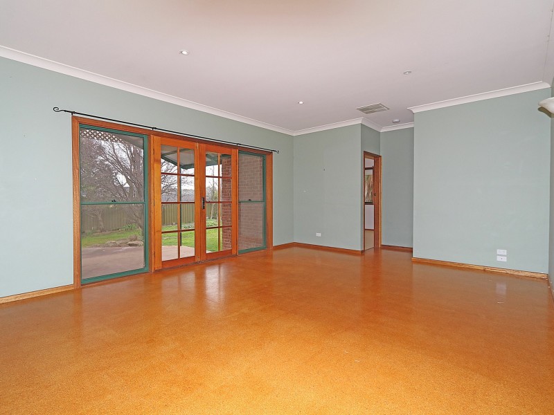 28 Lakehaven Drive, Lake Albert NSW 2650