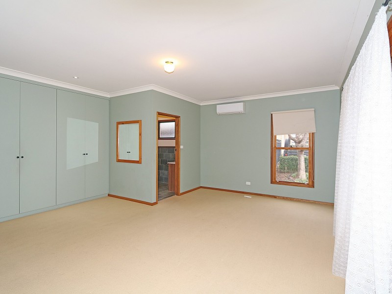 28 Lakehaven Drive, Lake Albert NSW 2650