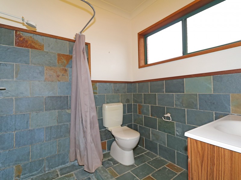 28 Lakehaven Drive, Lake Albert NSW 2650
