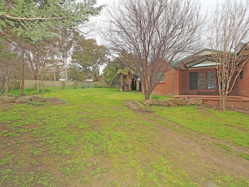 28 Lakehaven Drive, Lake Albert NSW 2650