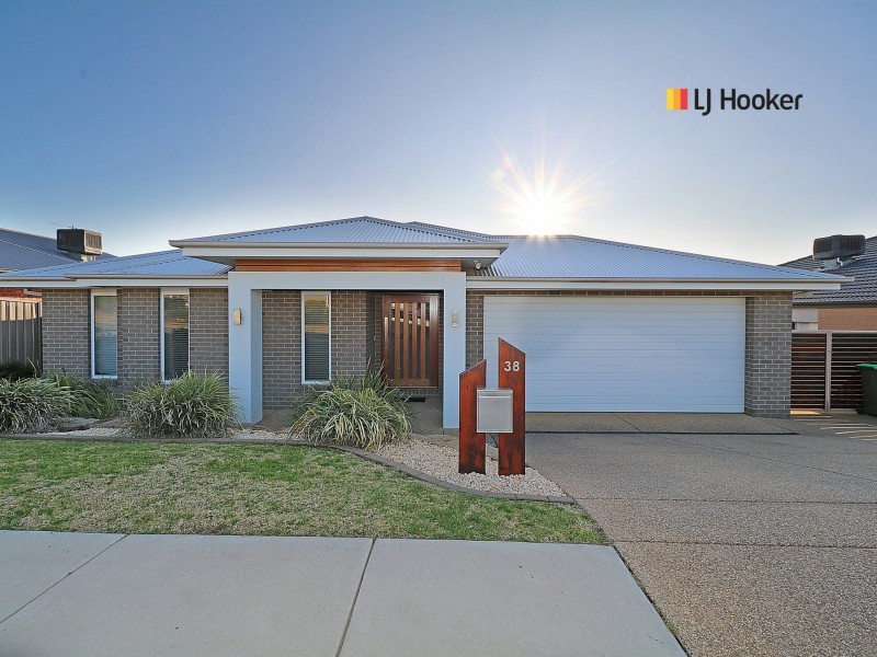 38 Flack Crescent, Boorooma NSW 2650