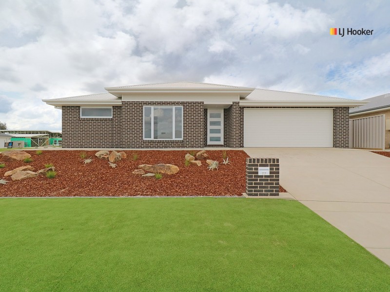 77 Jumbuck Drive, Gobbagombalin NSW 2650